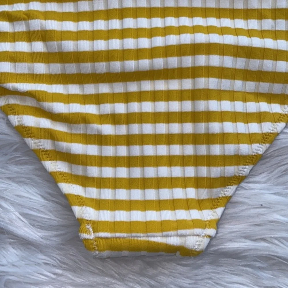 SOLID & STRIPED yellow measurements large